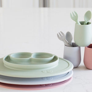 7 Feeding Essentials to Add to Your Baby Registry