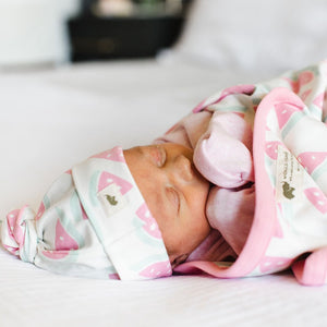 What Clothes Should a Newborn Sleep In?