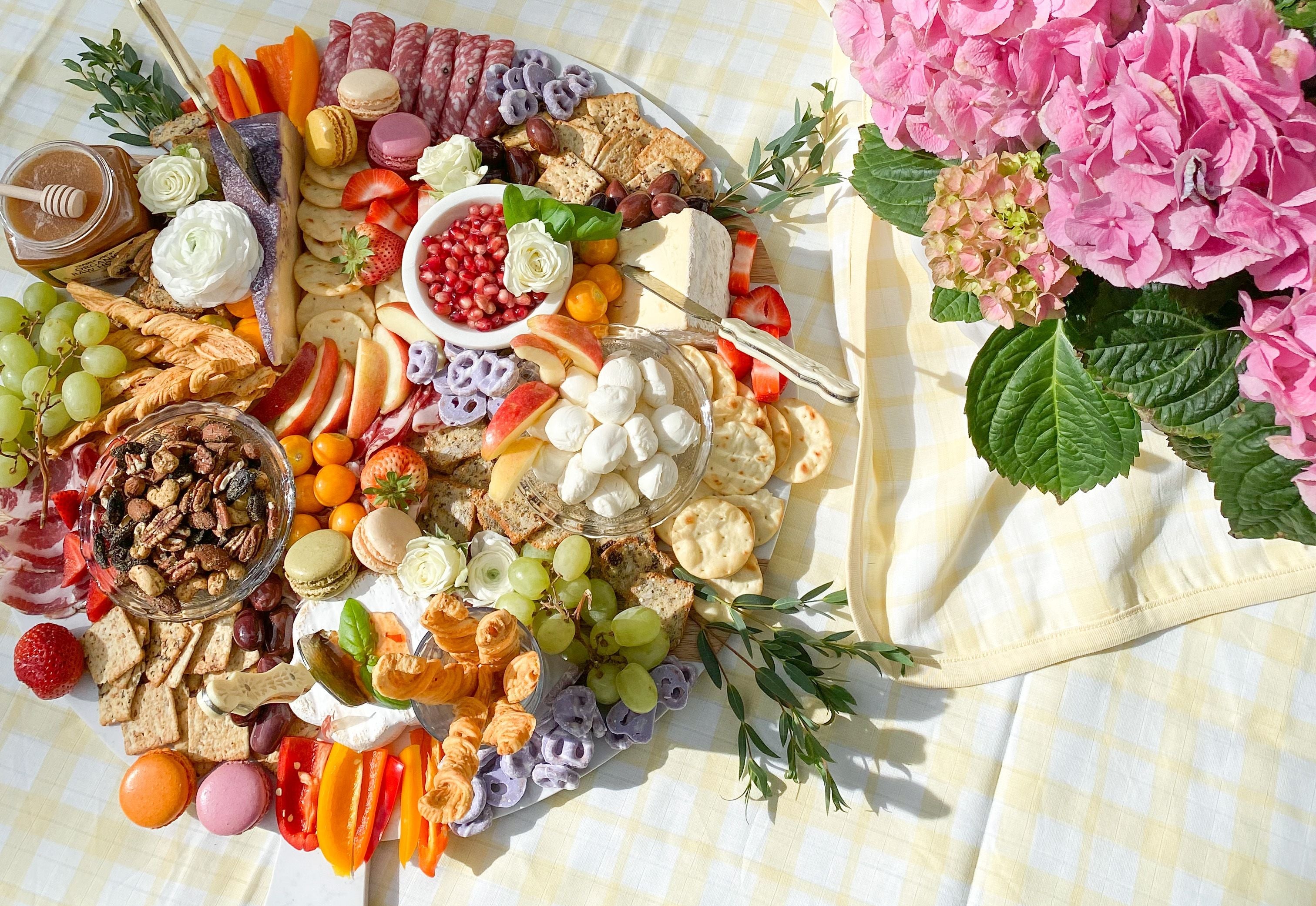 How to DIY a Stunning Charcuterie Board 🧀